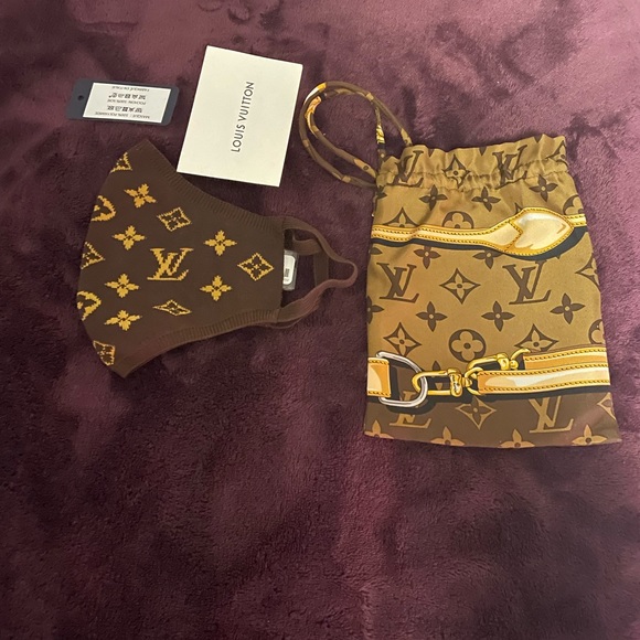 Louis Vuitton Mask - Picture 2 of 14